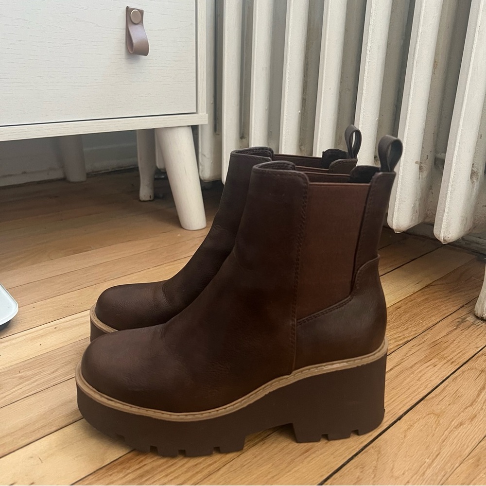 Platform brown boots